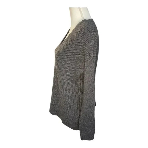 Banana Republic Women’s Medium Gray Chunky Knit V-Neck‎ Sweater - Picture 2 of 4